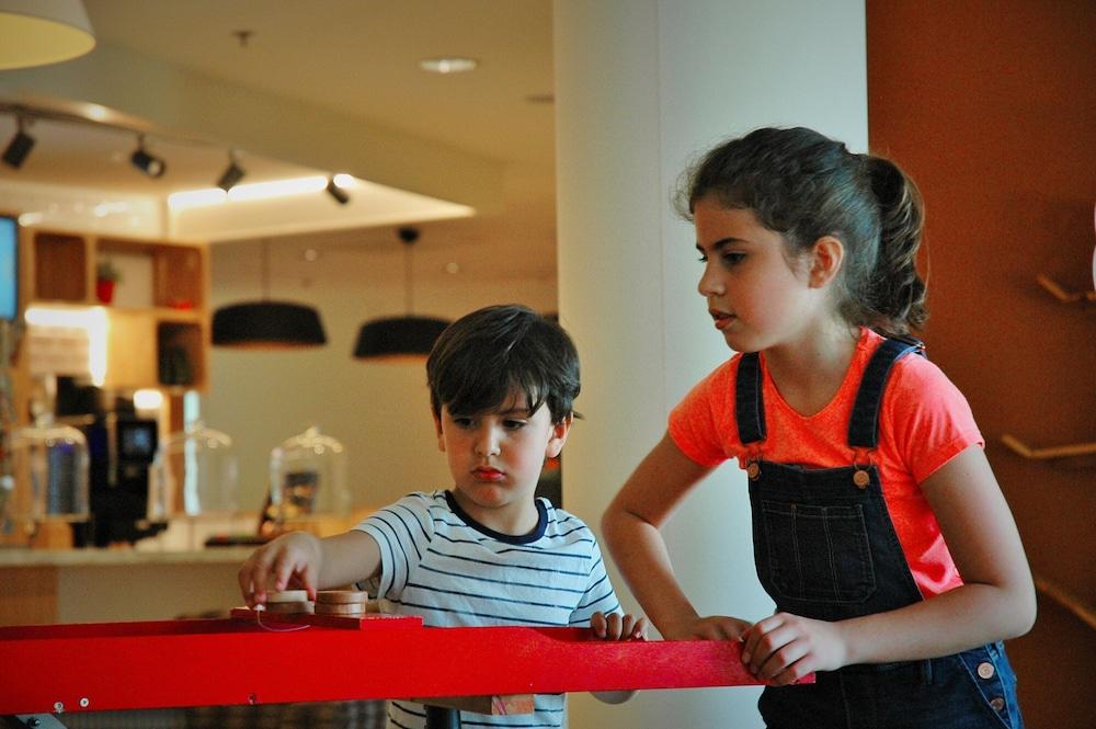 Hilton Garden Inn Leiden Bagian luar foto